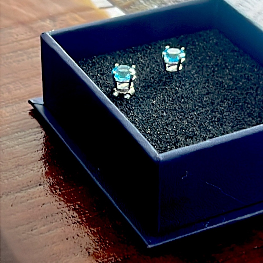 STUD EARRINGS - Picture 5 of 5